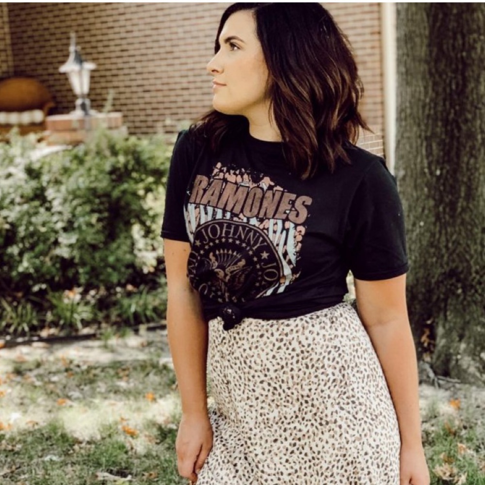 RAMONES Graphic Tee - Picture 4 of 13